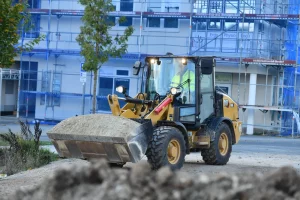 Chargeuse sur pneus caterpillar en location chez Valroc SA dans la Broye