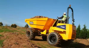 Dumper sur pneus 9 tonnes pour tous travaux de transports et de manutentions en location chez Valroc SA dans la Broye