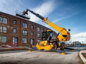 Chariot télescopique rotatif JCB pour travaux de levage et nacelle en location chez Valroc SA dans la Broye