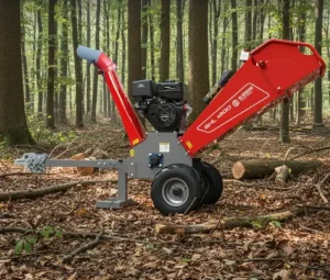Broyeur à branches, déchiqueteuse, pour travaux d'entretiens et aménagements extérieurs en location chez Valroc SA dans la Broye
