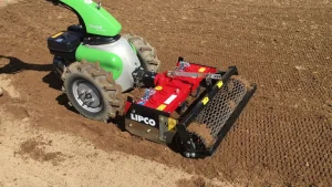 Herse rotative avec porte outils Rapid pour travaux d'entretiens et aménagements extérieurs, paysagiste en location chez Valroc SA dans la Broye
